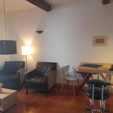 Les Studios De St Guilhem Сен-Гийём-ле-Дезер Экстерьер фото