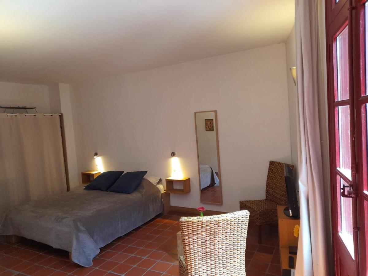 Les Studios De St Guilhem Сен-Гийём-ле-Дезер Экстерьер фото