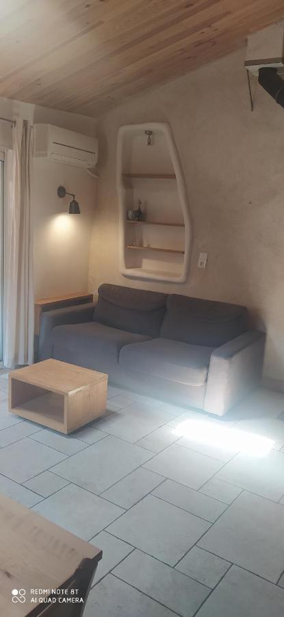 Les Studios De St Guilhem Сен-Гийём-ле-Дезер Экстерьер фото