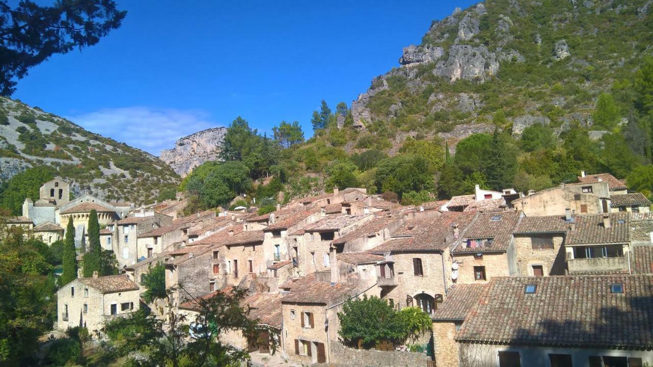 Les Studios De St Guilhem Сен-Гийём-ле-Дезер Экстерьер фото