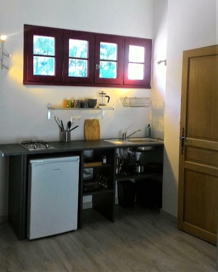 Les Studios De St Guilhem Сен-Гийём-ле-Дезер Экстерьер фото