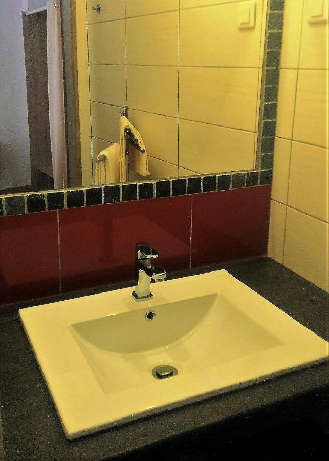 Les Studios De St Guilhem Сен-Гийём-ле-Дезер Экстерьер фото